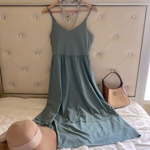 Athleta elation v-neck hybrid dress - grey/green color with built in bra.